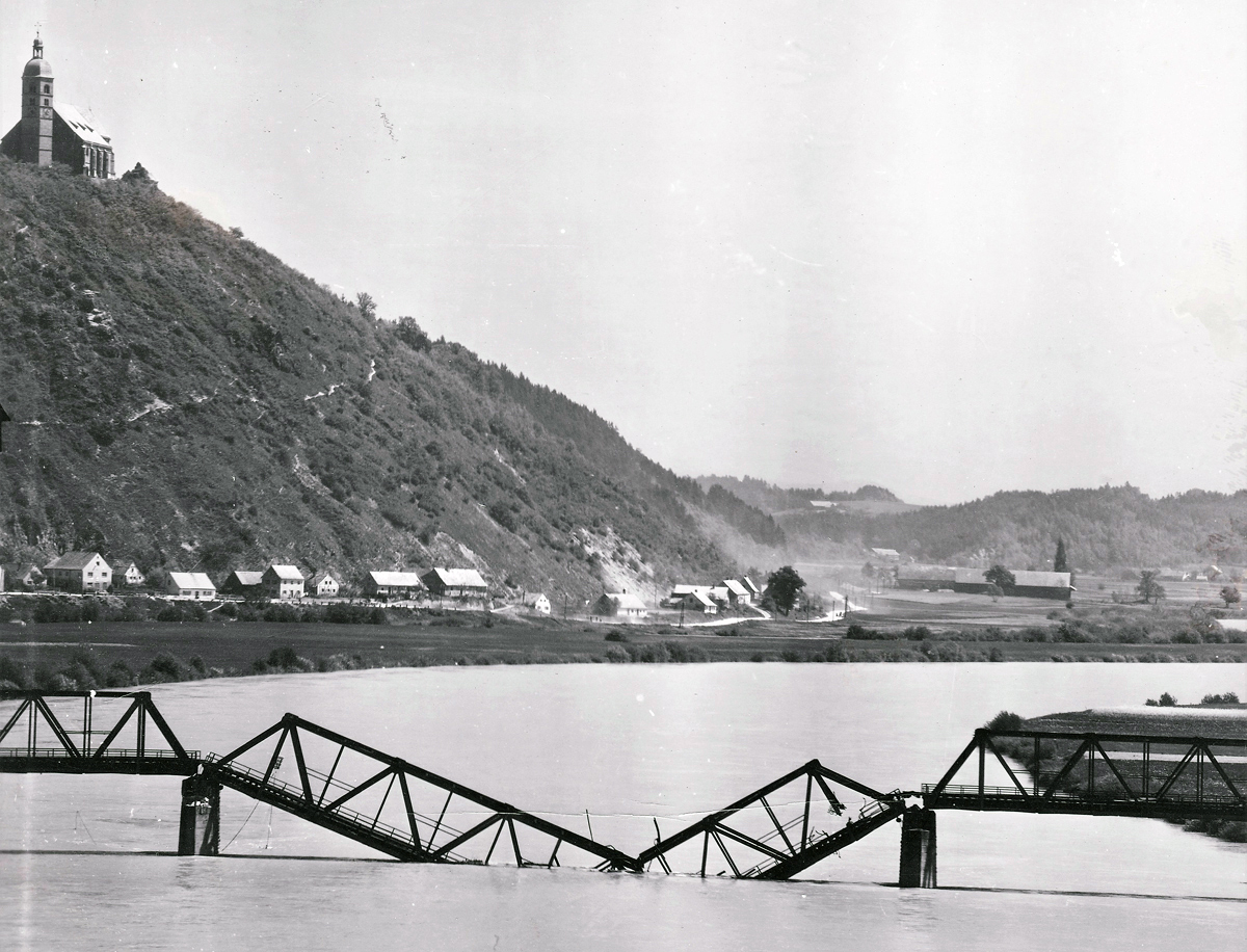 B01 Zerstoerte Bruecke 1w
