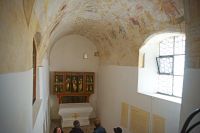 05-Tonnengewoelbe-der-Gruft-in-der-Sankt-Anna-Kapelle-Viechtach-mit-Totentanzdarstellung