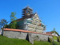2017_05_10-005-Kirche-und-Turm-eingeruestet