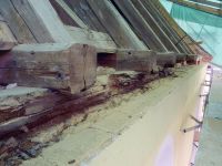 2017_05_25-016-Dachstuhl-tragende-Balken-verfault