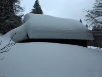 067_tiefverschneite_Huette_am_Lindbergschachten_2019_02_12_bm