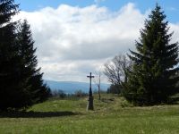 022_Wegkreuze_erinnern_in_Zhuri-Haidl_an_einstige_Besiedlung