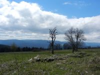 025_Grundmauern_eines_Hauses_mit_Blick_zum_Grenzkamm