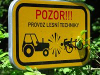 05_Forstbetrieb_lauert_Radfahrer_auf