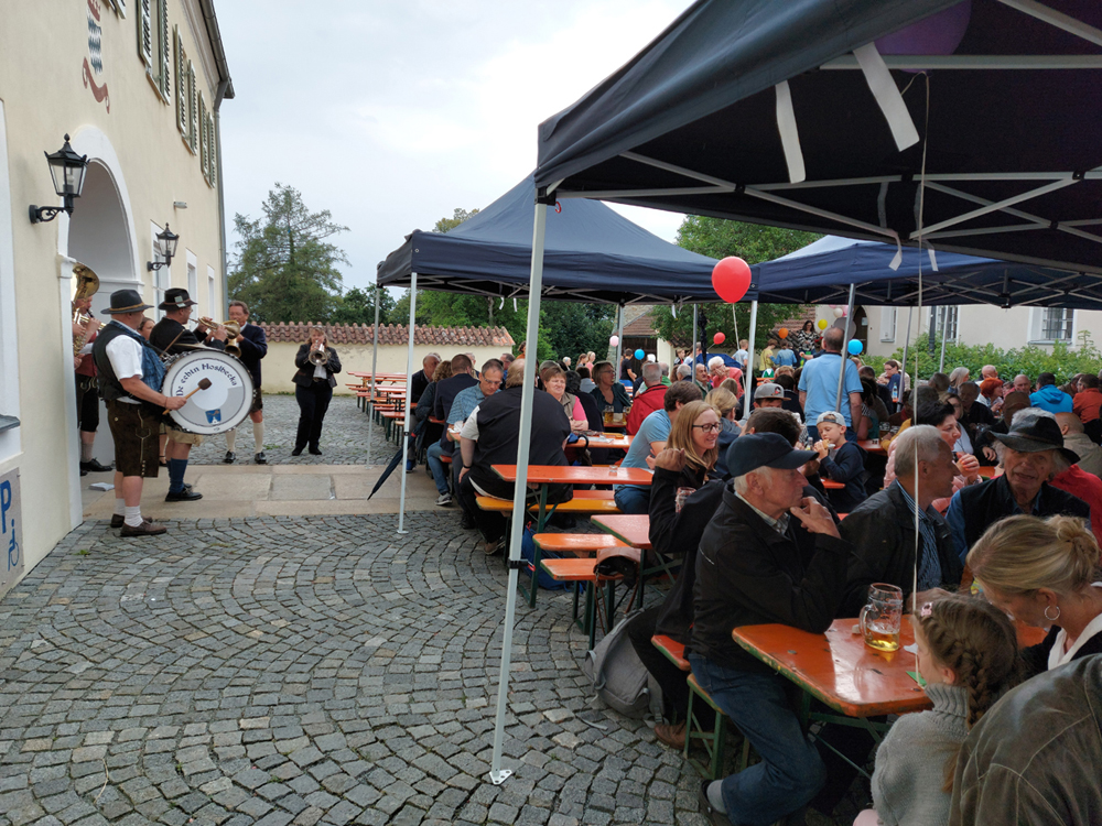 2022 07 09 08 Georgs Fest am Ende der Sanierung der ortspraegenden Georgs Kirche