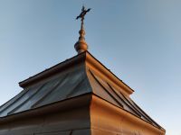 2020_12_31_07_Sonnenuntergang_-_fast_auf_Hoehe_des_Kirchturmkreuzes