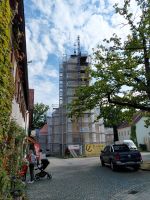 2021_09_07_01_Heute_wurde_die_restaurierte_Turmuhr_wieder_an_ihrem_Platz_angebracht