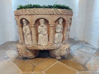 07_Der_romanische_Taufbrunnen__ft