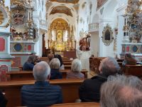 09_Ueber_400_Sterne_zieren_das_Innere_der_Kirche___ft
