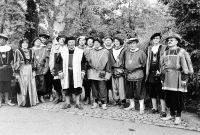 03_Erster_Buergermeister_und_Marktgemeinderaete_in_historischer_Tracht