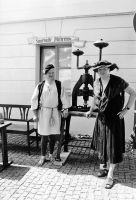 29_Sparkassenchef_Huber_an_der_Muenzpraegemaschine