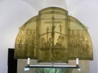 100-Glasaltar-in-Gutwasser-der-Prager-Kuenstlerin-Vladena-Tesarova---ft