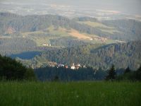 124-Perasdorf-im-Licht-der-Morgensonne---von-Grandsberg-gesehen---ft
