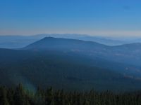 064-Am-Kubany---Blick-hinueber-zum-Schreinerberg-Bobik-und-Dreisessel-bm