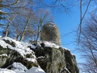147-der-Turm-am-Hirschenstein-gleicht-einem-Wehrturm-einer-Burg---ft