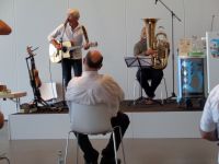sprwu20_11_Werner_Schmidbauer_mit_Laudator_Andreas_Hofmeir_-_singen_auf_Bairisch_und_Suaheli