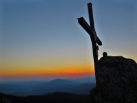 Bild08_Gipfelkreuz_des_Grossen_Ossers_bei_untergehender_Sonne