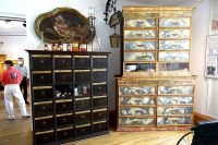 10_Mobiliar_der_frueheren_Stadtapotheke_hh