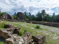 Runding14_Blick_auf_Suedostfluegel_mit_Doppelturmtor