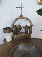 2023_10_03_11_Ausstattung_der_Kirche_mit_Bronzeskulpturen_des_Kuenstlers_JM_Neustifter