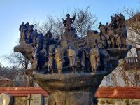 2023_10_03_14_Darstellung_der_Bergpredigt_am_Friedhofsbrunnen