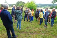 05_Im_Kirchenareal_-_Fuehrung_durch_Herrn_Westenhuber
