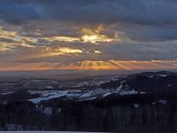 05_Abendstimmung_in_Hoehenberg_mit__Blick_auf_Perasdorf-Bogenberg_ch_2022_02_02