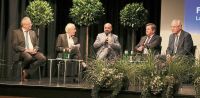 36_Festakt_50_Jahre_LK_-_von_links_Landrat_Laumer_ehemaliger_LR_Weiss_Moderator_Welck_ehemaliger_LR_Reisinger_Innenminister_Hermann_-_ab_2022_06_29