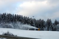 98_n_Schneekanonen_in_Gruen_-_vergeblicher_Aufwand_bei_der_Wettervorhersage_fuer_Weihnachten_-_nn_2022_12_12