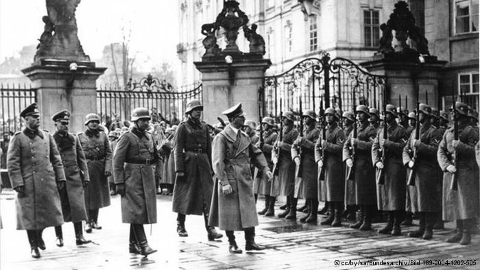 hitler-auf-prager-burg