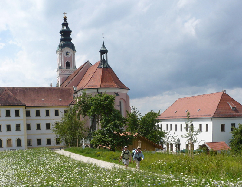 la2016 03 klostergarten mit wiese w