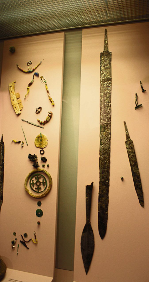 bajuwarenausstellung4 031 bog ztg 00 080515 w