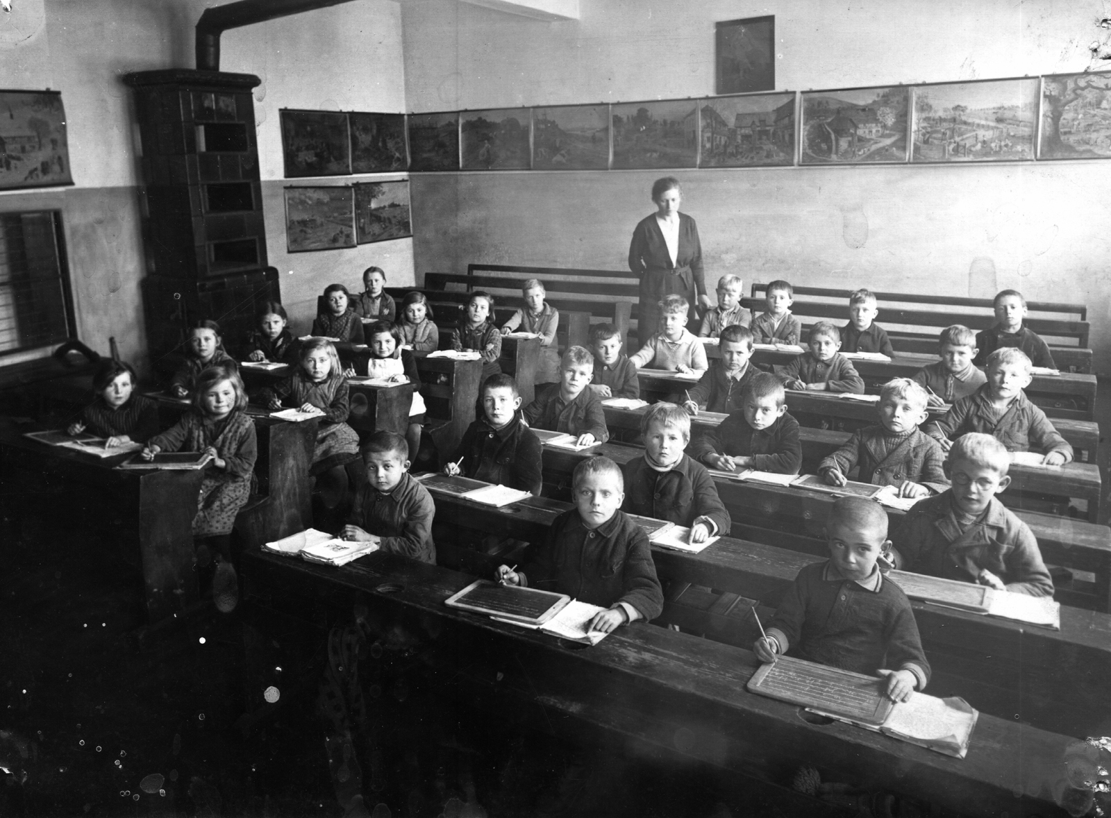 52 h Oberlehrerin Schindlbeck um 1940 w