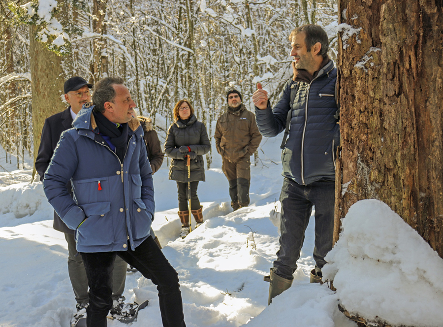 NPV BW PM 17 19 Minister mit Schneeschuhen durch den Urwald
