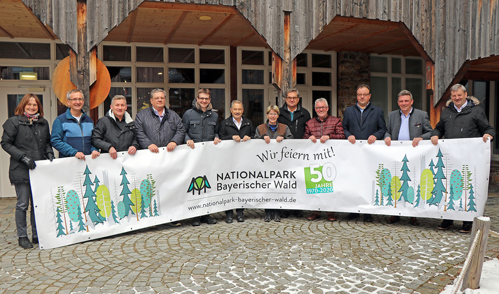 NPV BW PM 03 20 Nationalparkgemeinden zeigen Flagge