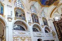 10_Ein_Freskenzyklus_an_den_Waenden_zeigt_Szenen_aus_dem_Leben_des_hl_Benedikt