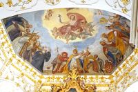 13_in_der_Kreuzkapelle_sind_noch_die_Fresken_von_1738_erhalten