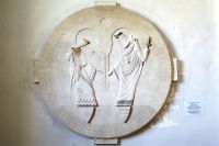 18_Relief_mit_Koenig_Stephan_und_Gisela