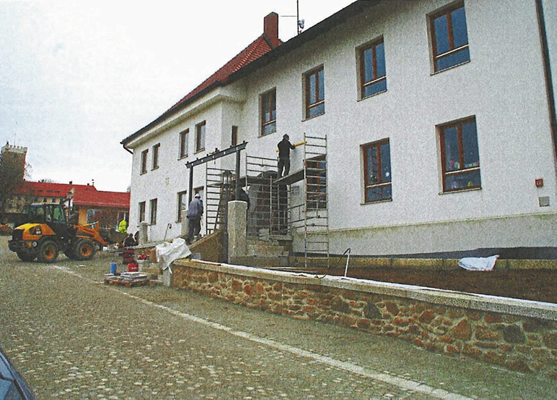 vorplatz schule 022 bog ztg 00 160115 w