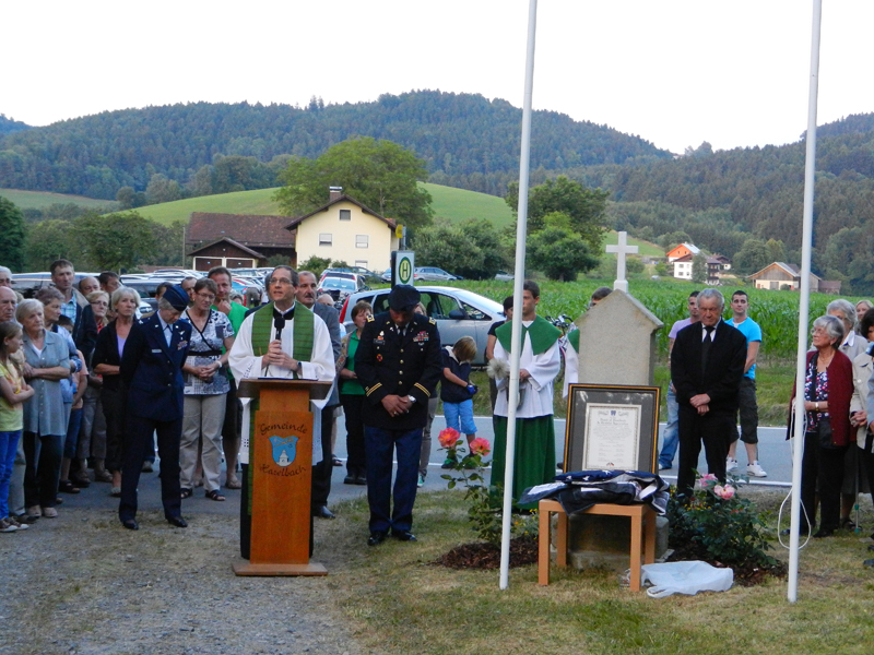21 segnung des gedenksteins durch p dominik