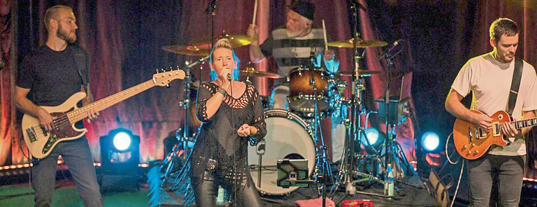 2022 06 20 Rockshow auf Burg Mitterfels