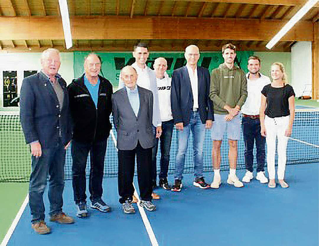 2023 10 16 Neuer Hallenboden Tennishalle