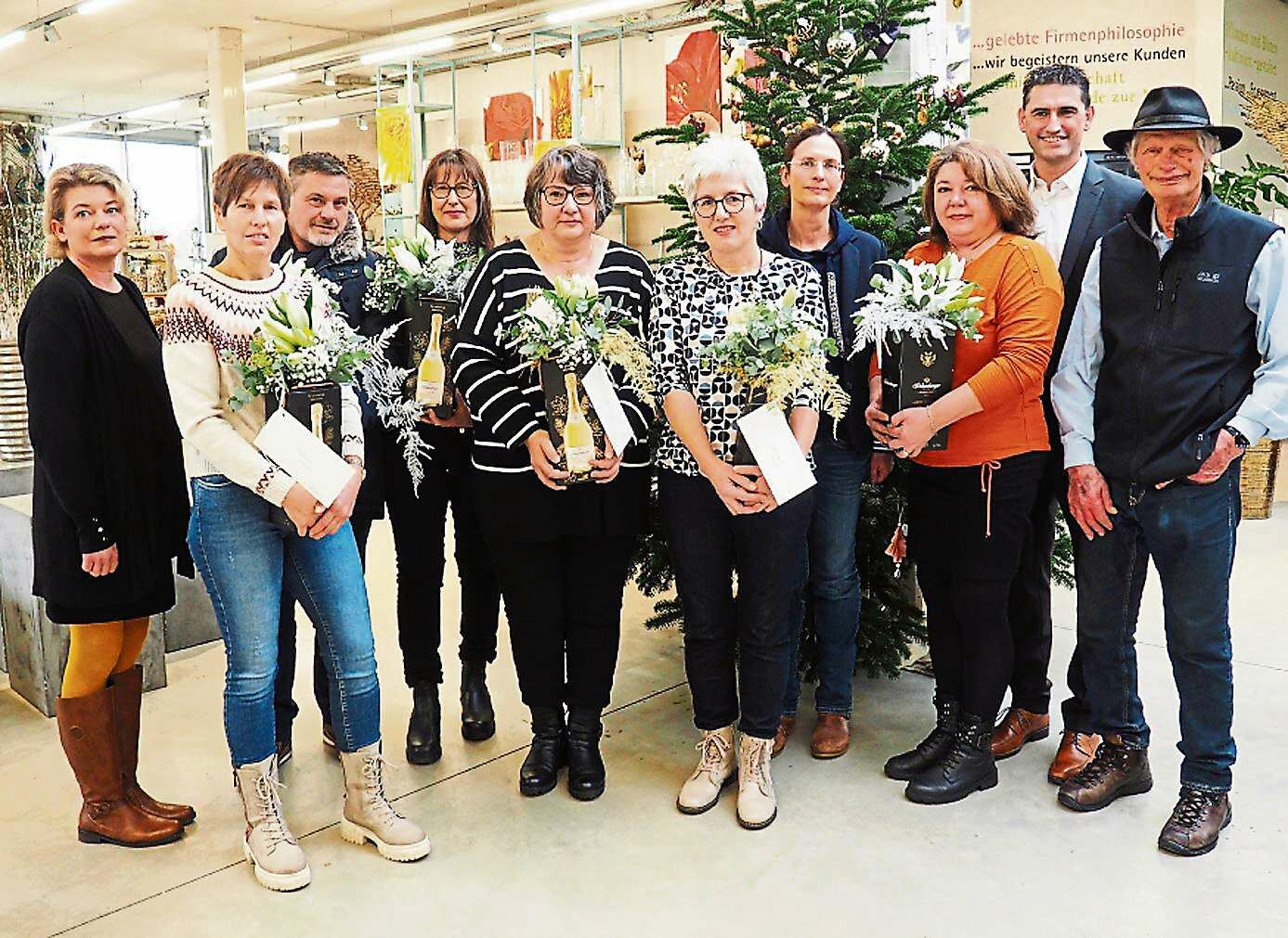 2023 12 14 Gaertnerei Hiendl Mitarbeiter geehrt