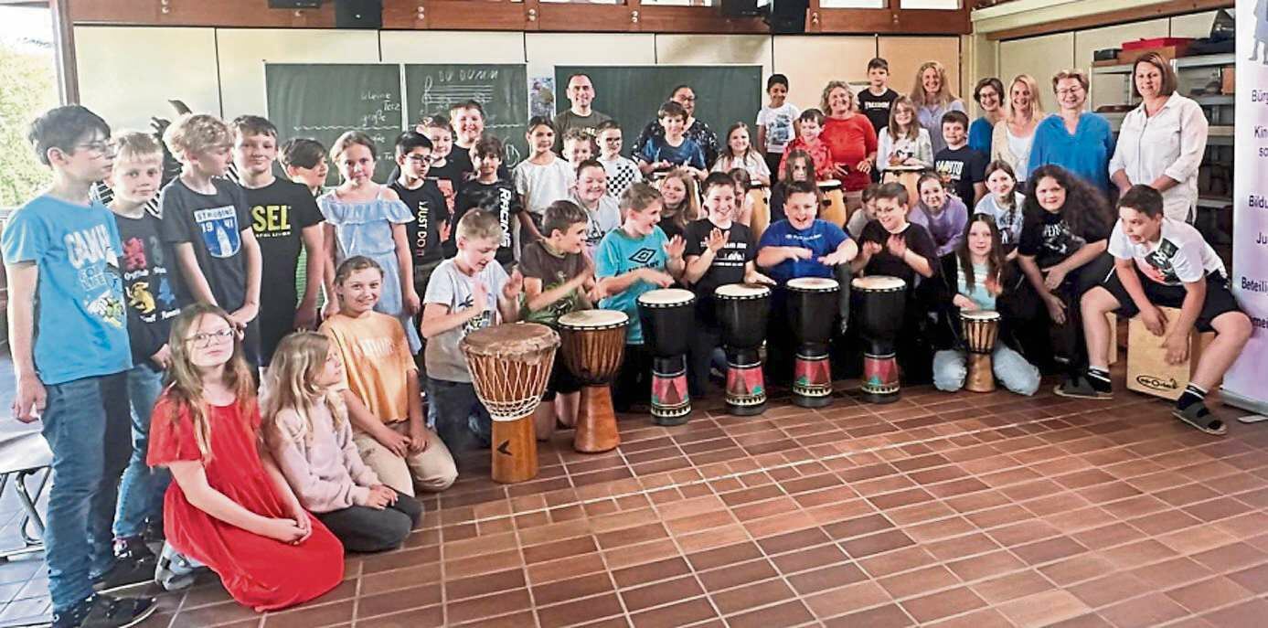 2024 05 13 Frauengruppe spendet Musikinstrumente