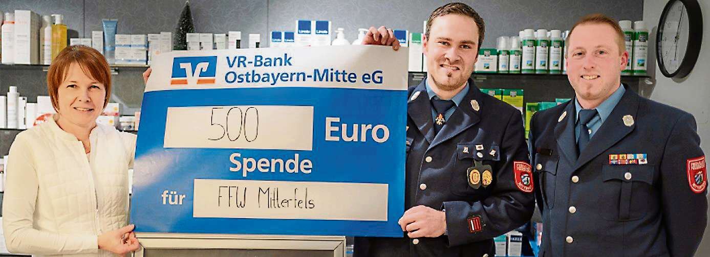 2024 12 20 Spende Georgs Apotheke an FFW