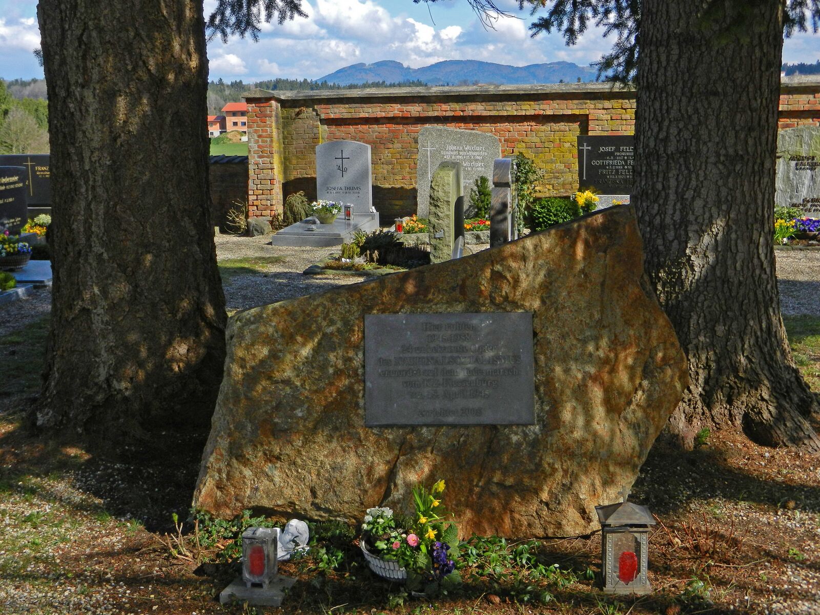 2025 11 03 Gedenkstein fuer Opfer Todesmarsch