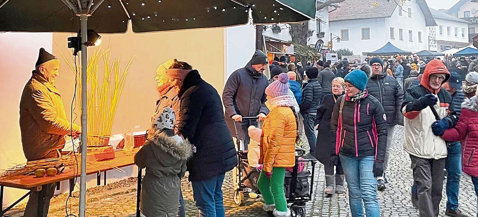 2024 12 02 Christkindlmarkt 01 Korbflechten