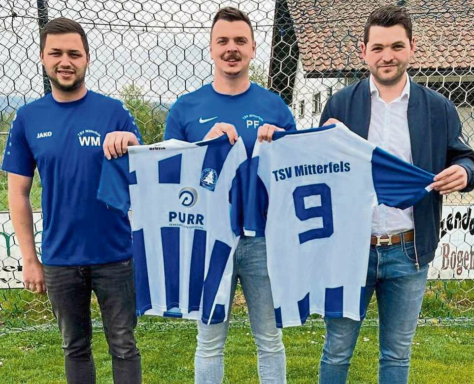 2022 05 18 Trikotspende an TSV Mitt