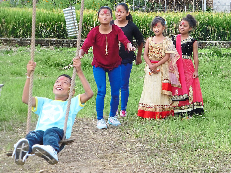 Praktikantinnen2 Nepal 017 BOG ZTG 00 161116