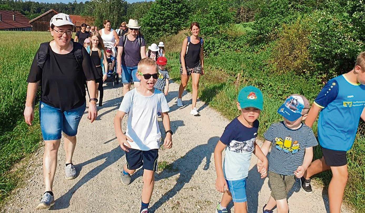 2023 08 29 FePro ASCHA Kinder Besuchen Burg